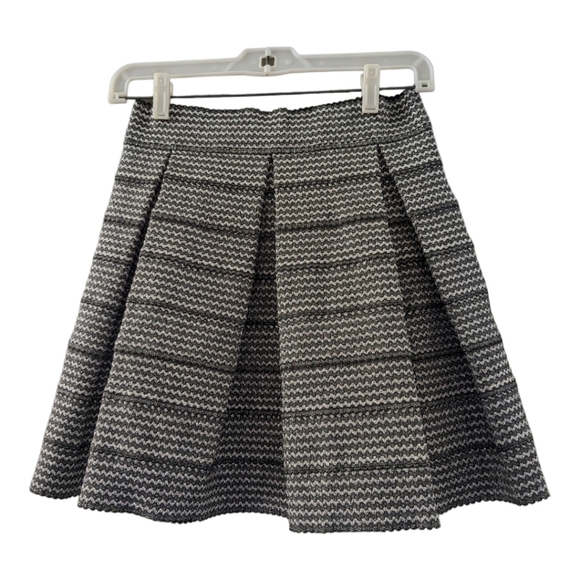 Design Lab for Lord and Taylor Sparkly Pleated Skirt Size Medium Holiday - Picture 2 of 6